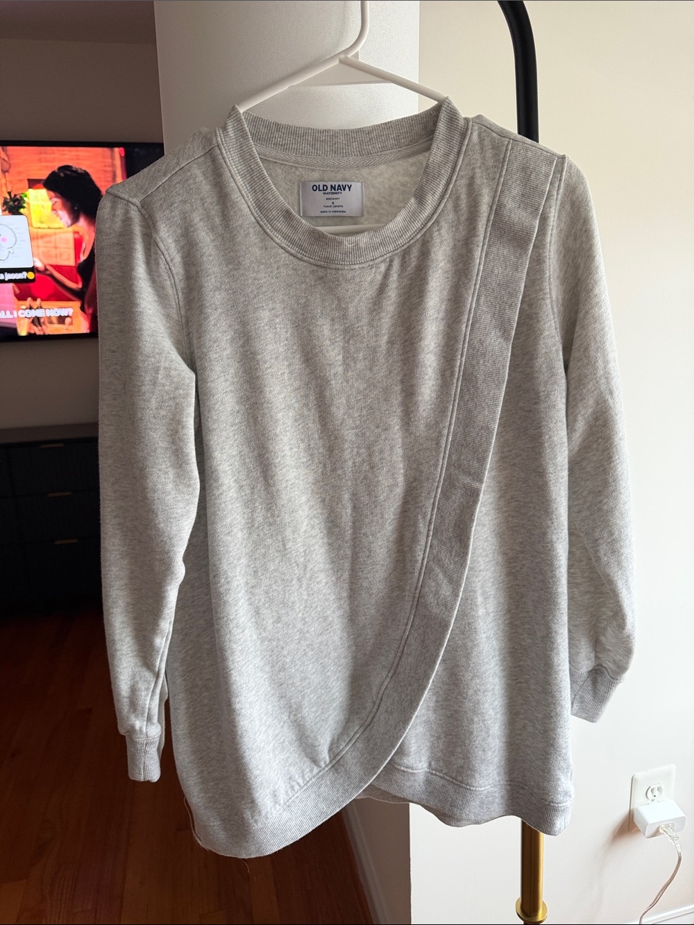 Old Navy Light Gray Maternity/Nursing Pullover Sweater